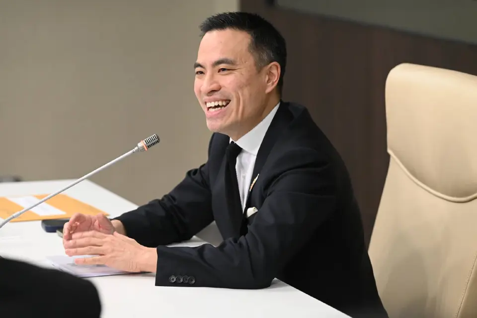 เอกนัฏ พร้อมพันธุ์ รัฐมนตรีว่าการกระทรวงพลังงาน