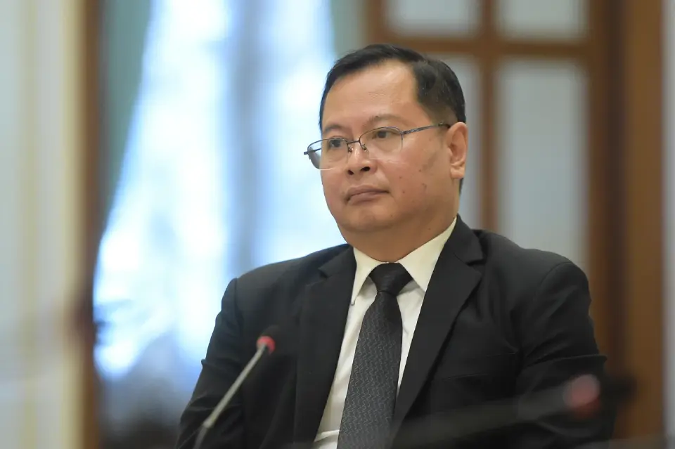นายปกรณ์ นิลประพันธ์ รองนายกรัฐมนตรี ฝ่ายกฎหมาย