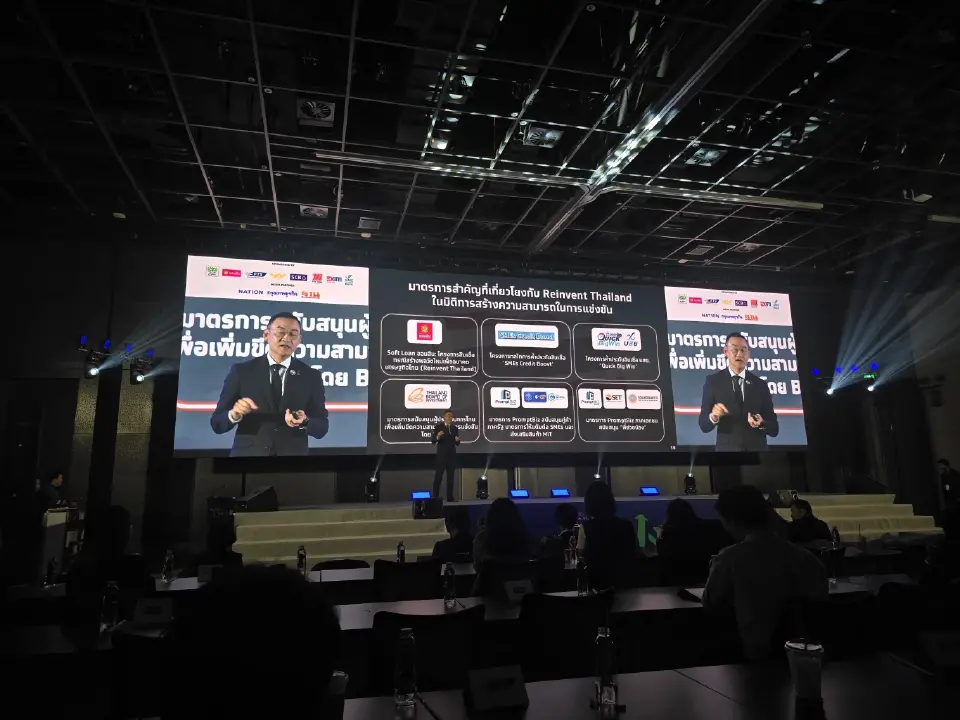 นายธวัชชัย ชีวานนท์ ประธานผู้บริหาร Product &amp; Business Solutions ธนาคารกรุง ไทย จํากัด มหาชน และผู้แทนสมาคม ธนาคารไทยและสำนักงาน คณะกรรมการ ร่วมภาค เอกชน 3 สถาบัน (กกร.)
