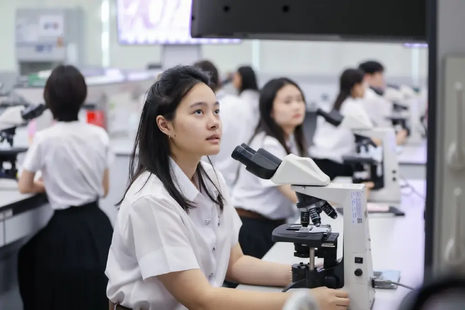 สจล. สร้างความสมดุลระหว่างการใช้เทคโนโลยีกับการดูแลผู้ป่วยอย่างมีมนุษยธรรม ควบคู่กับการพัฒนาระบบนิเวศด้านสุขภาพเชิงนวัตกรรม 