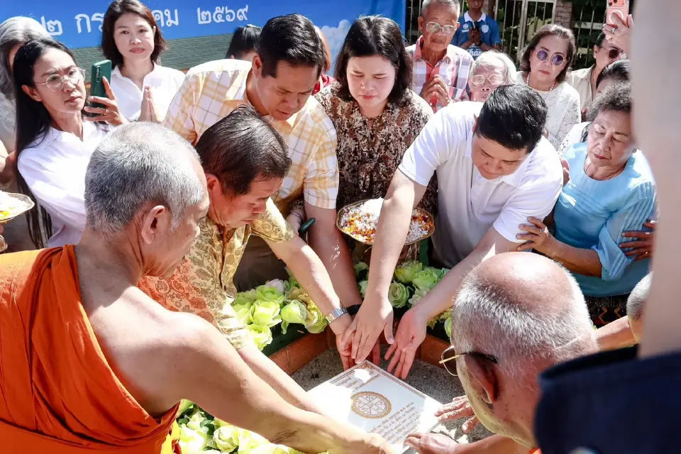 นายนิพนธ์ บุญญามณี พร้อมครอบครัวบุญญามณีจัดพิธีวางศิลาฤกษ์อาคารบุญญามณี ถวายวัดไทรงาม จ.สงขลา