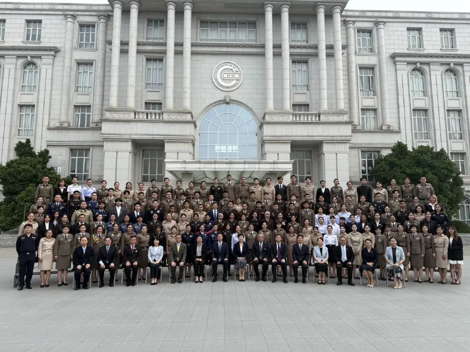  ข้าราชการและเจ้าหน้าที่ไทยจาก 21 หน่วยงานต่างๆ จำนวน 36 คน ที่เข้าอบรม ได้แก่ ตำรวจ ทหาร กรมศุลกากร สภาความมั่นคงแห่งชาติ ททท. สนง. ส่งเสริมการค้าระหว่างประเทศ กรมการค้าระหว่างประเทศ กรมประชาสัมพันธ์ สำนักข่าวกรองแห่งชาติ บีโอไอ. สตง. ป.ป.ส. กรมประชาสัมพันธ์ รวมทั้งหน่วยงานการศึกษา และองค์กรปกครองส่วนท้องถิ่น