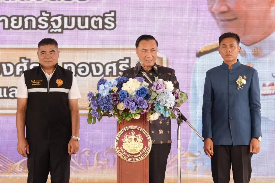 นายทรงศักดิ์ ทองศรี รองนายกรัฐมนตรี