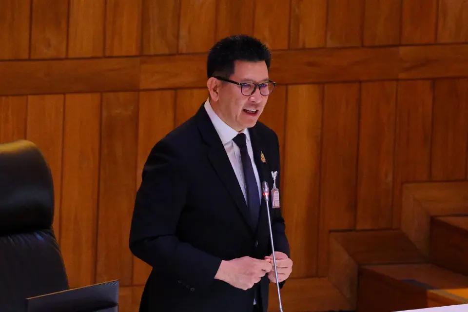 นายเอกนิติ นิติทัณฑ์ประภาศ รองนายกรัฐมนตรีและรัฐมนตรีว่าการกระทรวงการคลัง