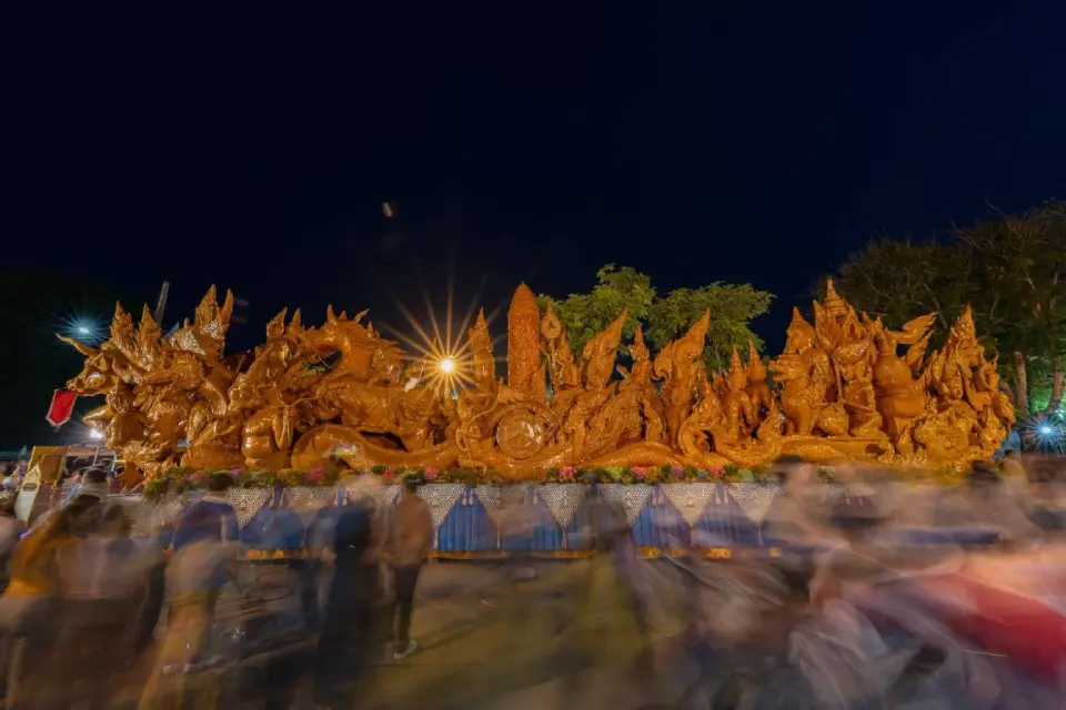 ปักหมุด 'งานแห่เทียนอุบล 2569' วิจิตร เทียนพรรษา อลังการ แสง สี เสียง เทียนหอมเรืองแสง