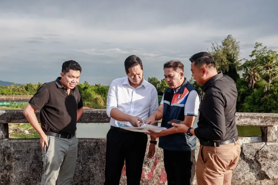 สรรเพชญ บุญญามณี รมช.คมนาคม สำรวจคลองอู่ตะเภา-หาดใหญ่ สั่งเร่งขุดลอกเปิดทางน้ำ รับมือหน้ามรสุม 