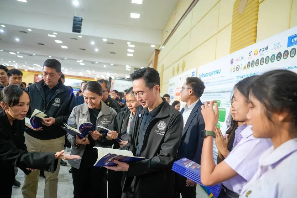 ศ.ดร.ยศชนัน วงศ์สวัสดิ์ รองนายกรัฐมนตรีและรัฐมนตรีว่าการกระทรวงการอุดมศึกษา วิทยาศาสตร์ วิจัยและนวัตกรรม (อว.)