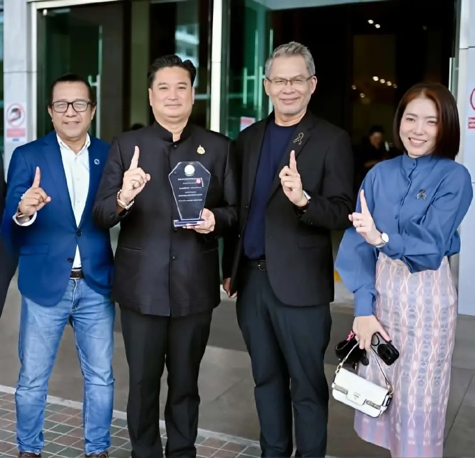 ผู้บริหารเครือเนชั่น ร่วมแสดงความยินดีที่อธิบดีกรมวิชาการเกษตร ได้รับรางวัล