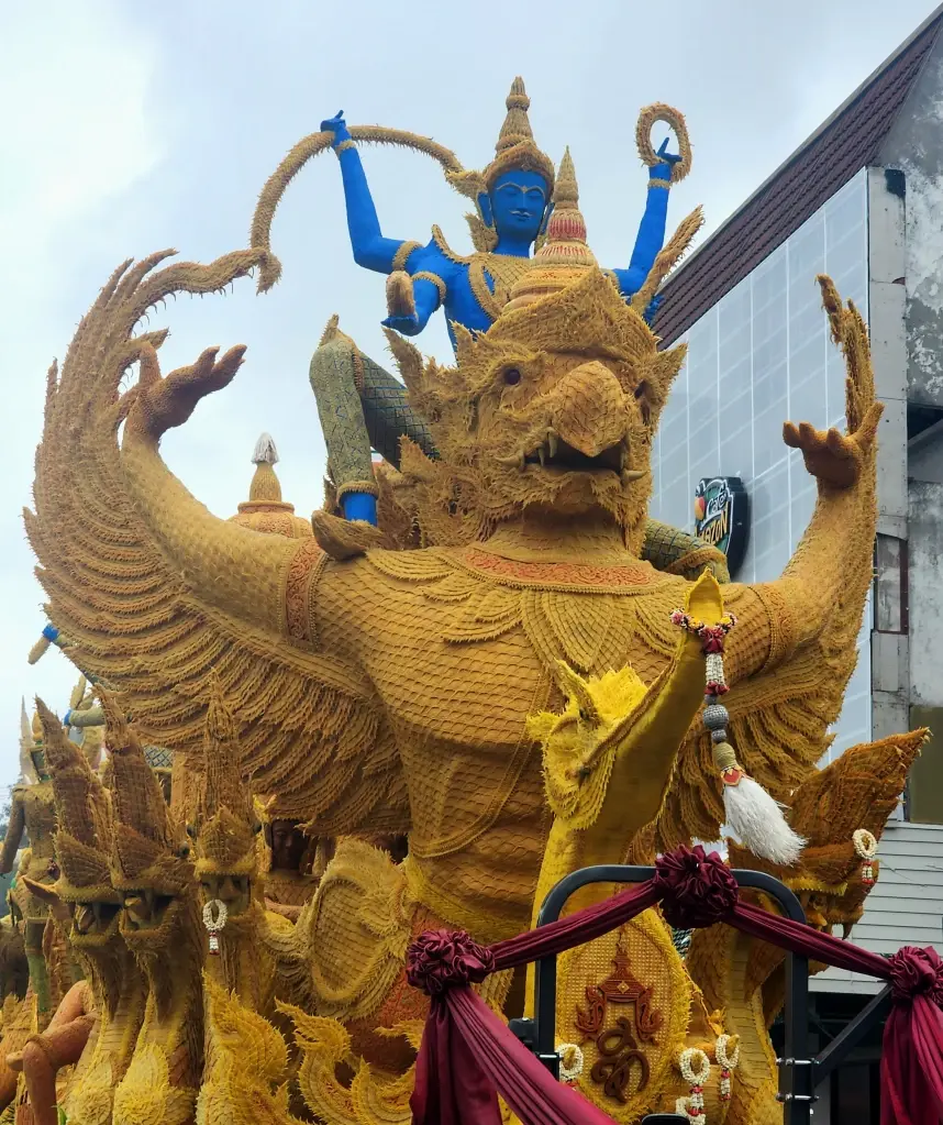 เริ่มแล้ว ประเพณีแห่เทียนพรรษาอุบลราชธานี 2569 อลังการขบวนต้นเทียนสุดวิจิตร