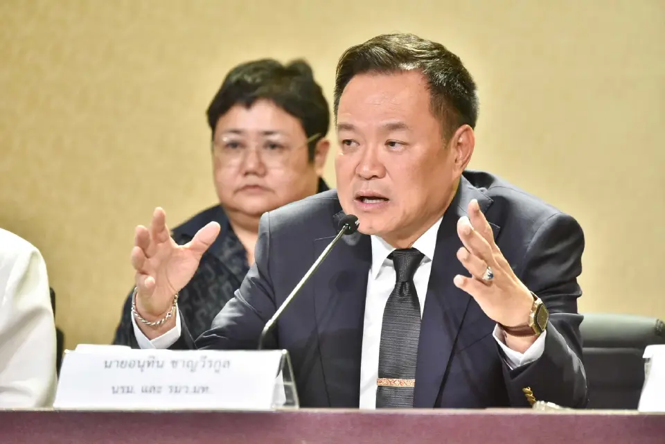 ายอนุทิน ชาญวีรกูล นายกรัฐมนตรี และรมว.มหาดไทย เป็นประธานการแถลงข่าวผลการสอบข้อเท็จจริงกรณีการทุจริตสอบข้าราชการและพนักงานส่วนท้องถิ่น