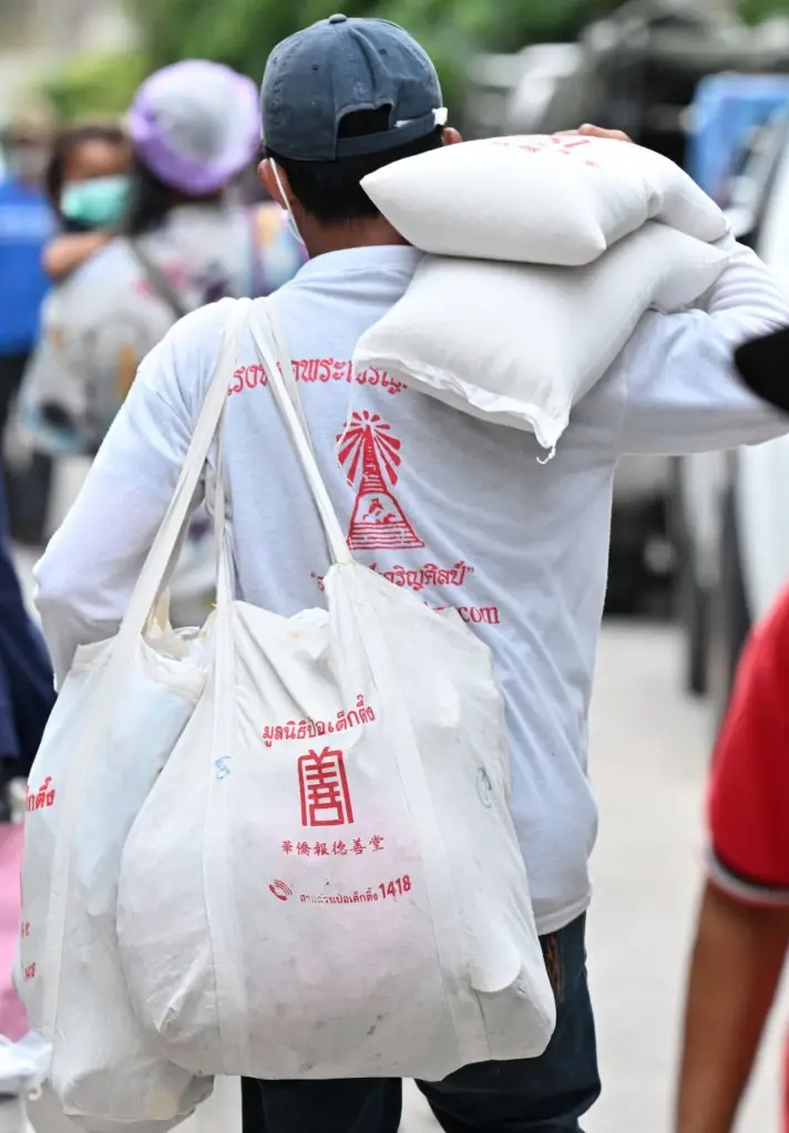 มูลนิธิป่อเต็กตึ๊งจัดงานประเพณีทิ้งกระจาด ประจำปี 2569