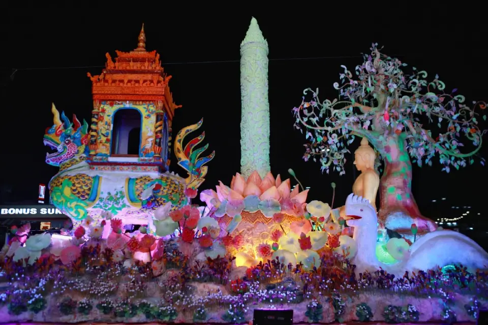 ปักหมุด 'งานแห่เทียนอุบล 2569' วิจิตร เทียนพรรษา อลังการ แสง สี เสียง เทียนหอมเรืองแสง