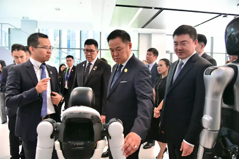 "นายกฯ" ควง "เอกนิติ" ดูหุ่นยนต์จีน AgiBot จ่อดันไทยเข้าห่วงโซ่เทคโนโลยีโลก