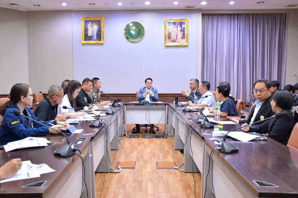สาธารณสุข ประชุมหารือร่วมกับหน่วยงานภาคีเครือข่าย เพื่อบูรณาการการบังคับใช้กฎหมายว่าด้วยสมุนไพรควบคุม (กัญชา) ณ ห้องประชุมสำนักงานปลัดกระทรวงสาธารณสุข จังหวัดนนทบุรี