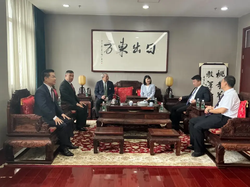 ความร่วมมือระหว่าง สภาวัฒนธรรมไทย-จีนและส่งเสริมความสัมพันธ์ (Thai–Chinese Cultural Relationship Council: TCCRC) , สถาบันพระปกเกล้า (King Prajadhipok’s Institute: KPI) และ สถาบันภาษาและวัฒนธรรมปักกิ่ง (Beijing Chinese Language and Culture College: BLCC)