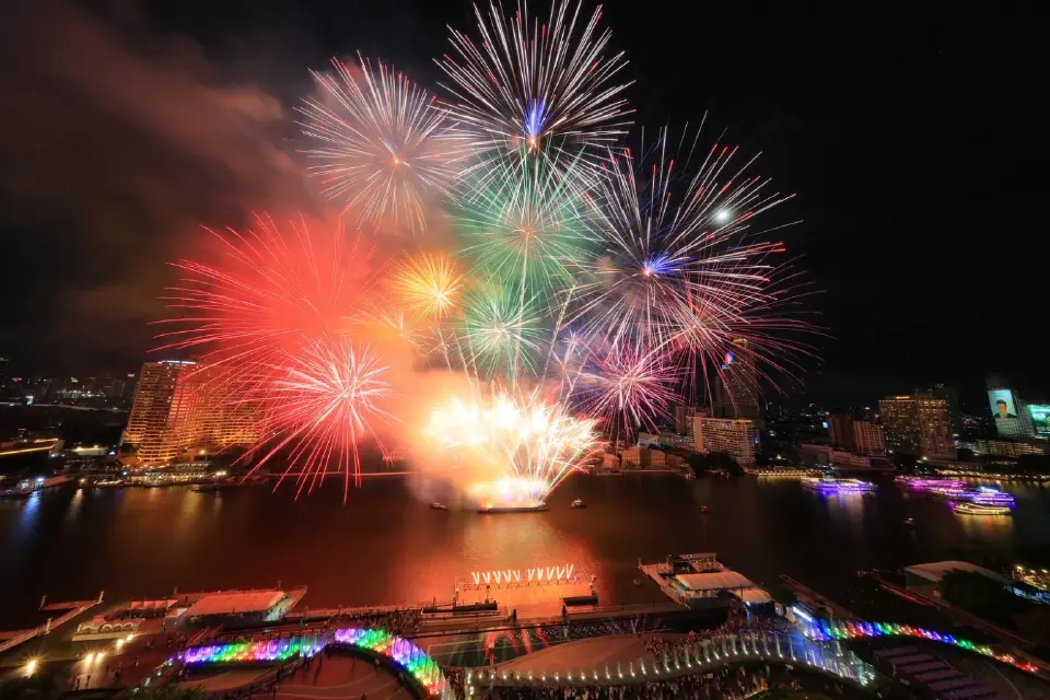 ไอคอนสยาม แสดงโดรนและพลุสีรุ้ง ปิดฉากเดือนแห่ง Pride Month  30 มิถุนายน 2569 