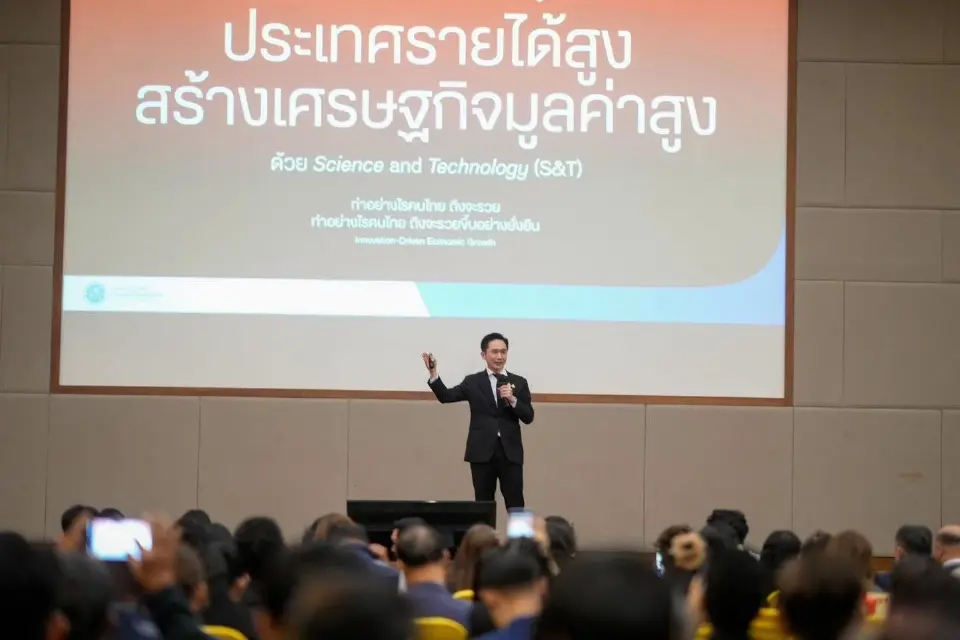 ศ.ดร.ยศชนัน วงศ์สวัสดิ์ รองนายกรัฐมนตรีและรัฐมนตรีว่าการกระทรวงการอุดมศึกษา วิทยาศาสตร์ วิจัยและนวัตกรรม (อว.)