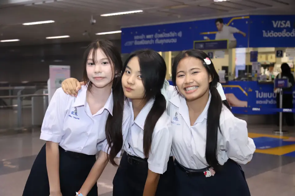 นางสาวกรรณิกา เอกา, นางสาวจันณิสตา กาทอง และนางสาวอาทิมา ไชยมงคล ชั้นมัธยมศึกษาปีที่ 6 โรงเรียนสารวิทยา