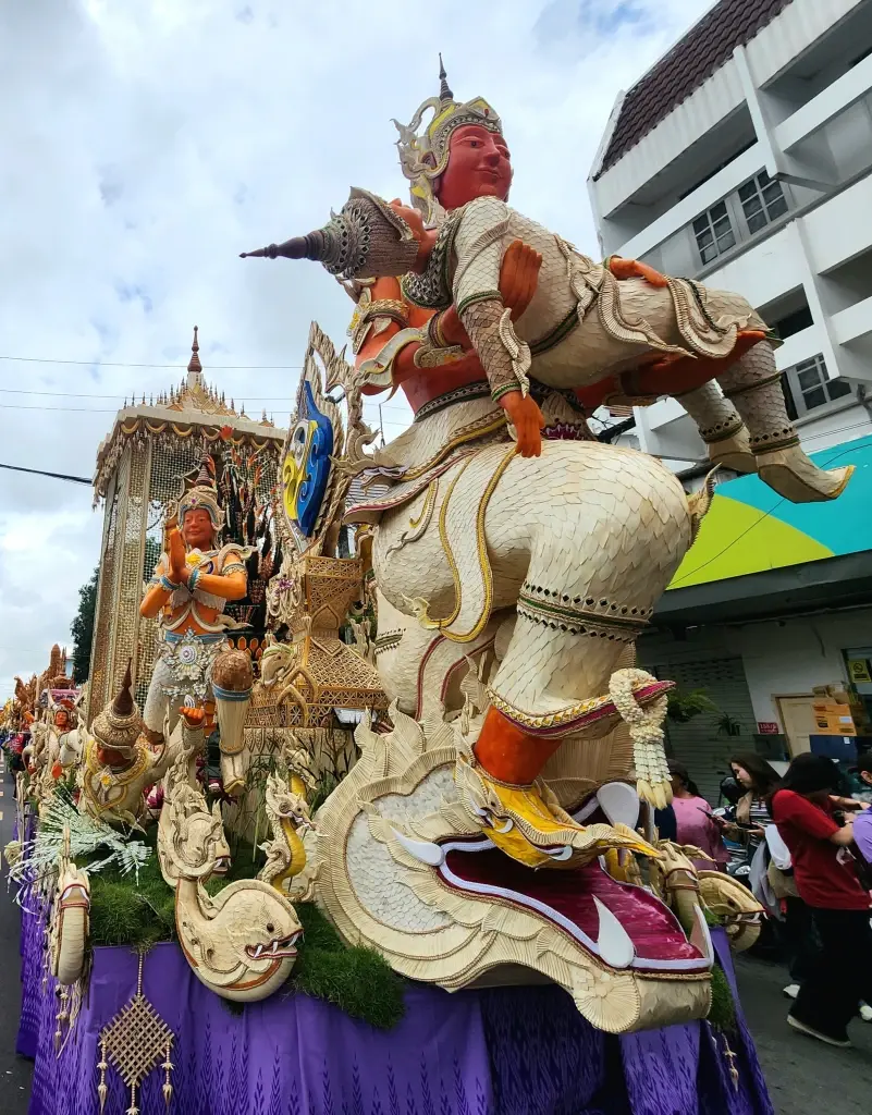 เริ่มแล้ว งานประเพณีแห่เทียนพรรษาอุบลราชธานี 2569 อลังการขบวนต้นเทียนสุดวิจิตร