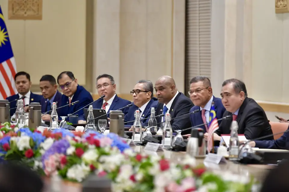 นายอนุทิน ชาญวีรกูล นายกรัฐมนตรีและรัฐมนตรีว่าการกระทรวงมหาดไทย ได้หารือเต็มคณะ กับดาโตะ เซอรี อันวาร์ อิบราฮิม นายกรัฐมนตรีมาเลเซีย 