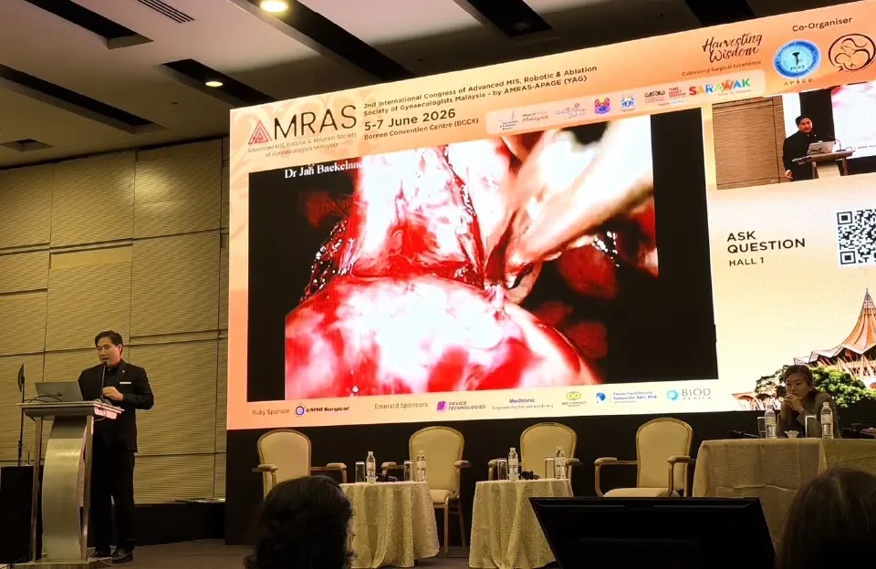 นายแพทย์วีรพล เขมะรังสรรค์ รับเชิญเป็นวิทยากรในหัวข้อ “vNOTES Adnexal Surgery – A Review of Techniques” ภายใต้ Symposium 1: vNOTES &amp; Single Incision Laparoscopy – Innovations and Expanding Indications in Natural Orifice and Single-Incision Surgery 