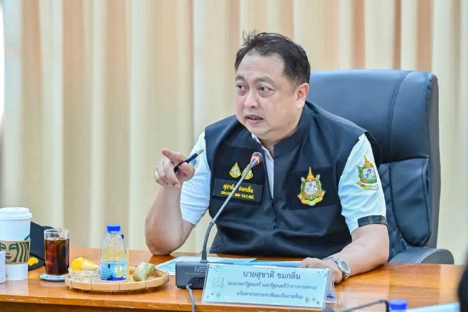 นายสุชาติ ชมกลิ่น รัฐมนตรีว่าการกระทรวงทรัพยากรธรรมชาติและสิ่งแวดล้อม
