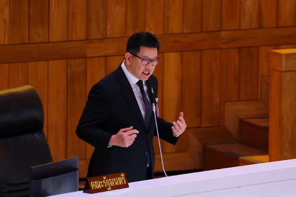 นายเอกนิติ นิติทัณฑ์ประภาศ รองนายกรัฐมนตรีและรัฐมนตรีว่าการกระทรวงการคลัง