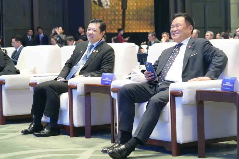  นายศุภชัย เจียรวนนท์ รองประธานอาวุโส เครือเจริญโภคภัณฑ์ (CP Group) ร่วมคณะนายอนุทิน ชาญวีรกูล นายกรัฐมนตรีและรัฐมนตรีว่าการกระทรวงมหาดไทย  เยือนสาธารณรัฐประชาชนจีน
