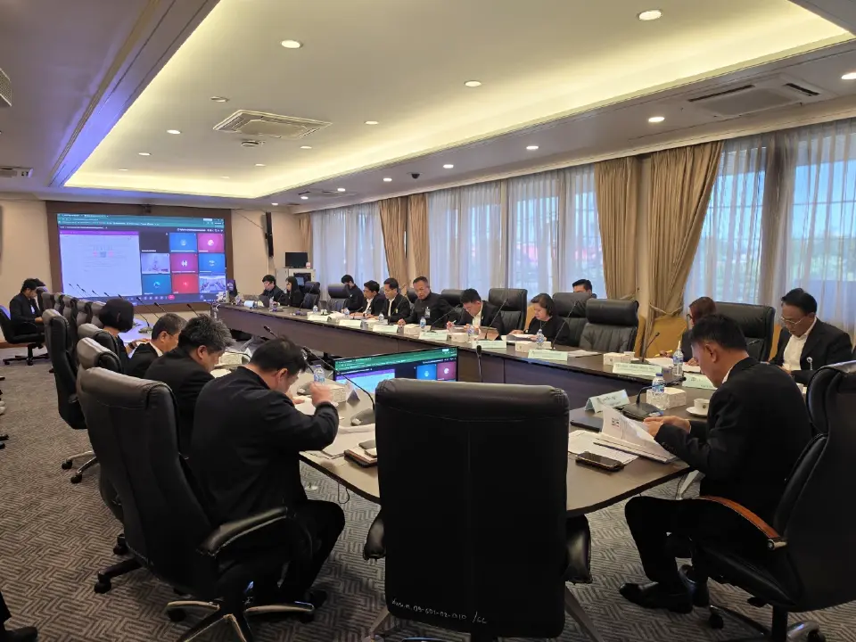 บรรยากาศการประชุมคณะอนุกรรมการดำเนินงานโครงการสนับสนุน เสริมสร้างศักยภาพกองทุนหมู่บ้านและชุมชนเมืองอย่างมั่นคง หรือ "อนุฯ SML พลัส" เมื่อวันที่ 20 กรกฎาคม 2569 เวลา 13.30 น. ณ ห้องประชุม 302 ชั้น 3 ตึกบัญชาการ 1 ทำเนียบรัฐบาล 