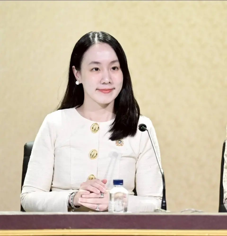 นางสาวลลิดา เพริศวิวัฒนา รองโฆษกประจำสำนักนายกรัฐมนตรี
