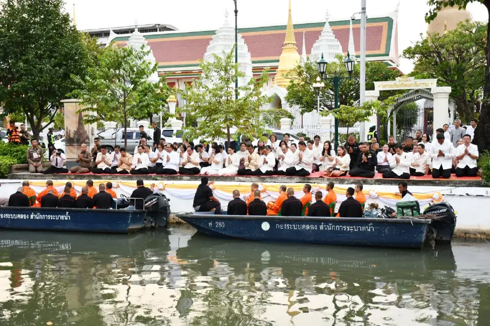 พิธีทำบุญตักบาตรถวายเป็นพระราชกุศลฯ 