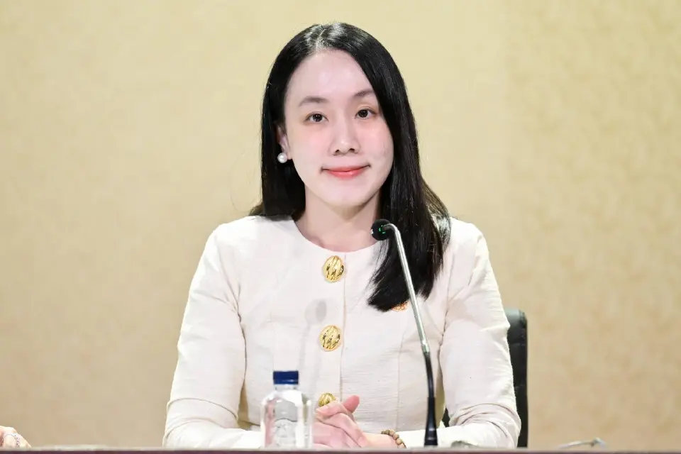  นางสาวลลิดา เพริศวิวัฒนา รองโฆษกประจำสำนักนายกรัฐมนตรี แถลงมติ ครม.แต่งตั้งโยกย้ายข้าราชการระดับสูง