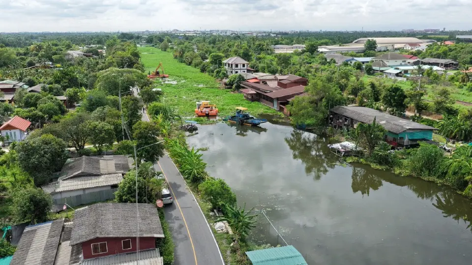 กรมชลฯ นำร่องเรือนวัตกรรมใหม่ กำจัดผักตบชวา 'คลองมหาสวัสดิ์'