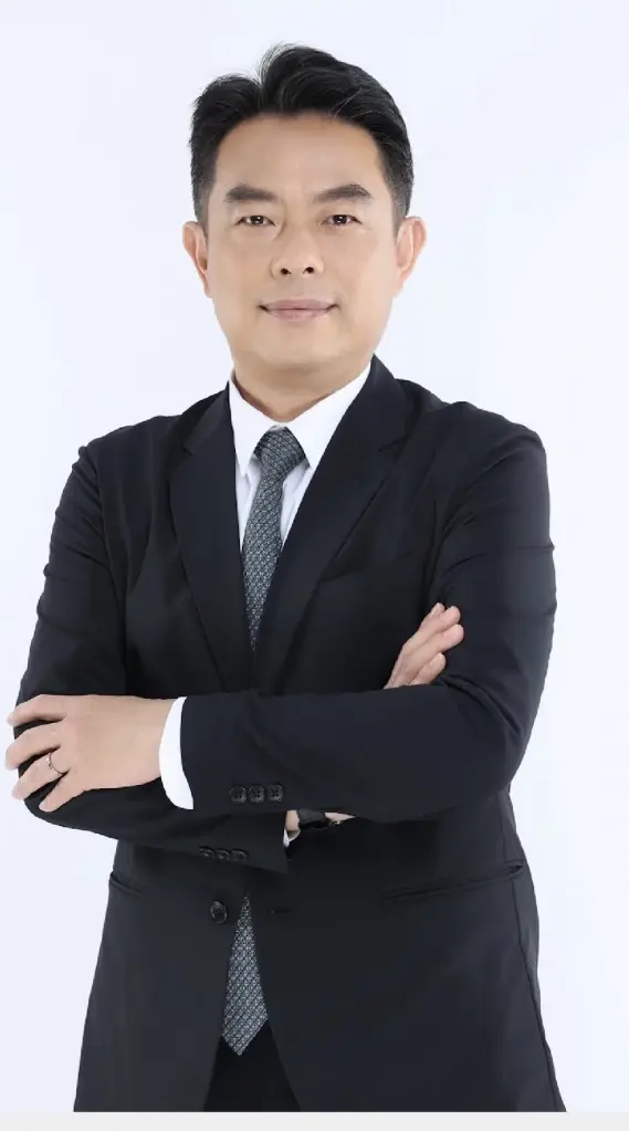 นายเพ็ชร ชินบุตร เลขาธิการ กอช. 