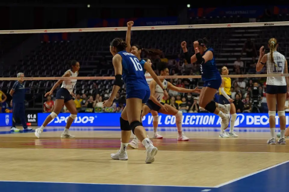 ช็อกโลก สาวไทยระเบิดฟอร์มตบบราซิล 3-0 เซต การันตีรอดตกชั้น VNL 2026