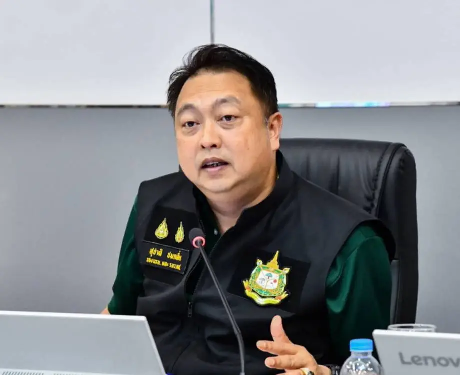 นายสุชาติ ชมกลิ่น รัฐมนตรีว่าการกระทรวงทรัพยากรธรรมชาติและสิ่งแวดล้อม