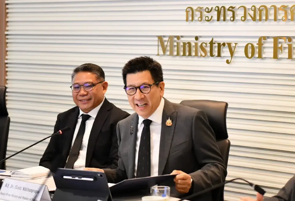 เอกนิติ นิติทัณฑ์ประภาศ รองนายกรัฐมนตรีและรัฐมนตรีว่าการกระทรวงการคลัง