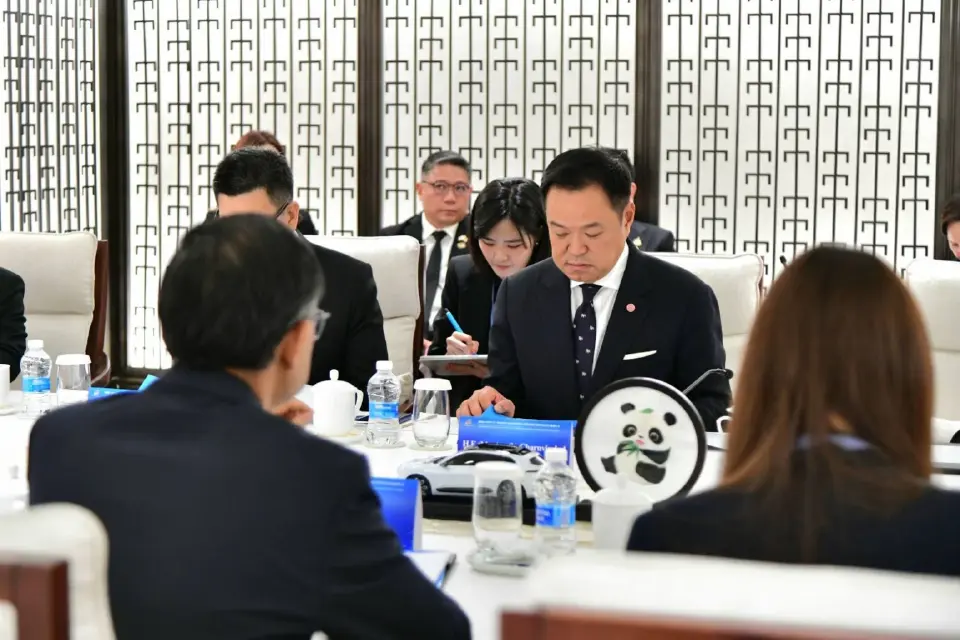 นายกรัฐมนตรี นำทีมโรดโชว์ พบนักธุรกิจเมืองเฉิงตู ประเทศจีน
