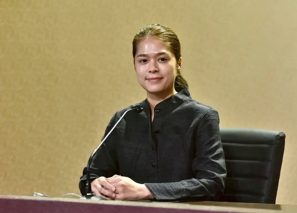 นางสาวพลอยทะเล ลักษมีแสงจันทร์ รองโฆษกประจำสำนักนายกรัฐมนตรี เผย การพกพา ลักลอบ หรือรับจ้างนำกัญชา ช่อดอกกัญชา หรือผลิตภัณฑ์ที่มีส่วนผสมของกัญชา ออกนอกราชอาณาจักรไทย เป็นความผิดตามกฎหมาย