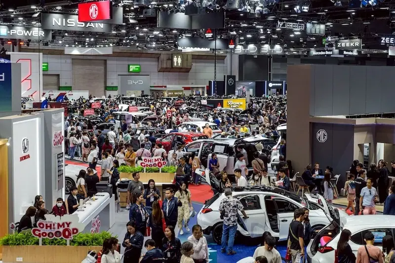 บรรยากาศในการซื้อ-ขายรถยนต์ในงาน Big Motor Sale 