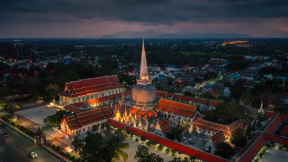 วัดพระมหาธาตุวรมหาวิหาร” จังหวัดนครศรีธรรมราช ได้รับการขึ้นทะเบียนจากยูเนสโก (UNESCO) ให้เป็นมรดกโลกทางวัฒนธรรมแห่งใหม่ของไทย 