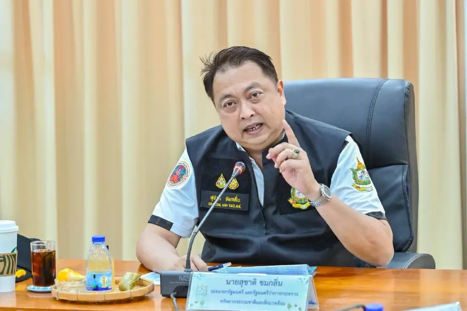 นายสุชาติ ชมกลิ่น รัฐมนตรีว่าการกระทรวงทรัพยากรธรรมชาติและสิ่งแวดล้อม 