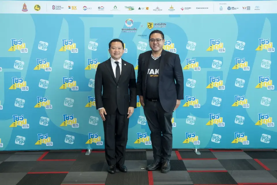 ฐาปน สิริวัฒนภักดี ประธานเจ้าหน้าที่บริหาร บมจ. ไทยเบฟเวอเรจ ผู้ริเริ่มโครงการ “ด้วยจงรักและภักดี” และประธานกรรมการ บริษัท ชุมชนเข้มแข็ง พอเพียง (ประเทศไทย) จำกัด ร่วมลงนามกับ  นายราชิต ไชยรัตน์ นายกสมาคมสำนักงานบัญชีคุณภาพ  ผลักดันโครงการพัฒนาเศรษฐกิจฐานรากระดับอำเภอทั่วประเทศ