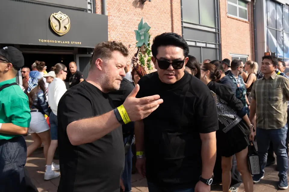รมว.สุรศักดิ์ ถกผู้บริหาร Tomorrowland ยันจัดงานในไทยฉลุย โรงแรมชลบุรี ระยอง คึกคัก