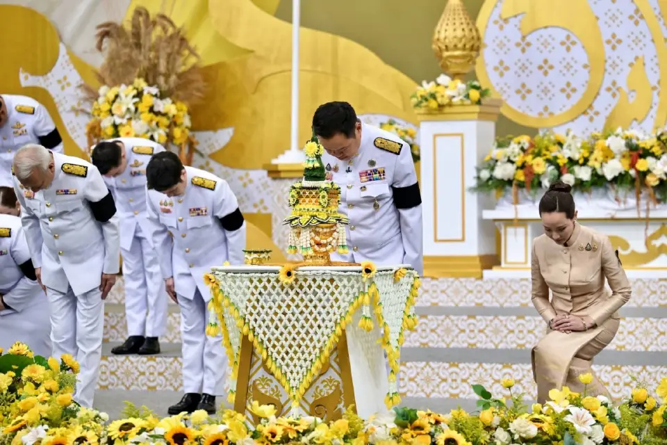 อนุทิน ชาญวีรกูล นายกรัฐมนตรี ร่วมบันทึกเทปวีดิทัศน์อาเศียรวาทถวายพระพรชัยมงคล พระบาทสมเด็จพระเจ้าอยู่หัว