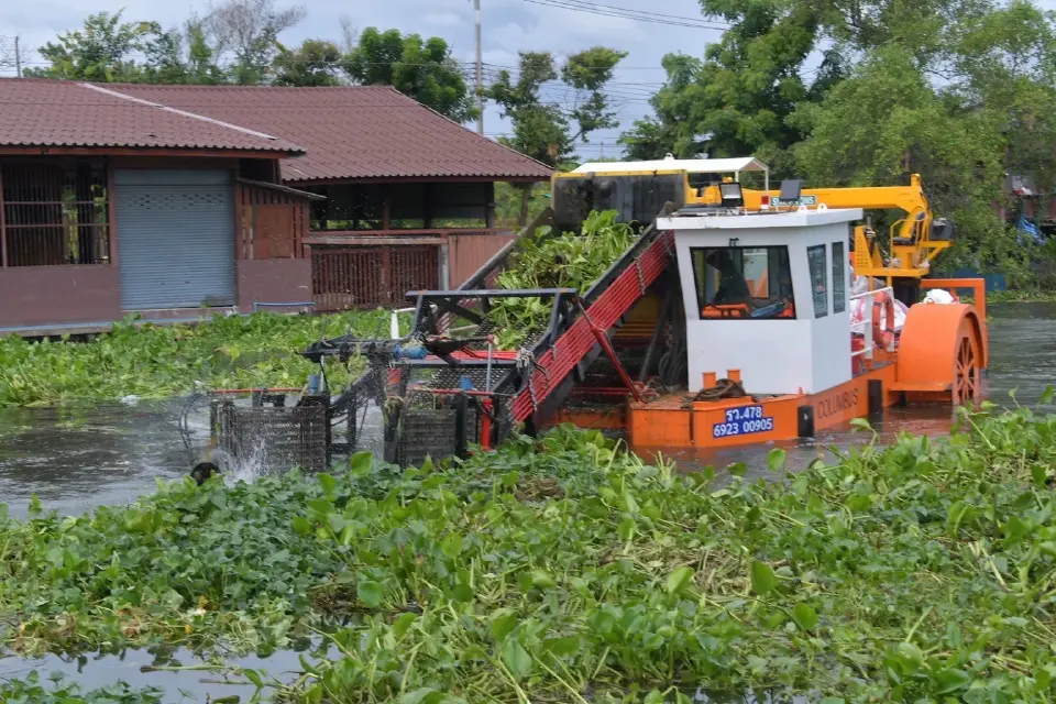 กรมชลฯ นำร่องเรือนวัตกรรมใหม่ กำจัดผักตบชวา 'คลองมหาสวัสดิ์'