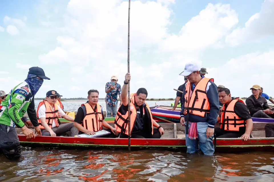 สรรเพชญ บุญญามณี รมช.คมนาคม ลงพื้นที่ติดตามสภาพร่องน้ำตื้นเขินบริเวณตั้งแต่ปากคลอง ร.1 อำเภอบางกล่ำ และคลองอู่ตะเภา อำเภอหาดใหญ่ จังหวัดสงขลา 