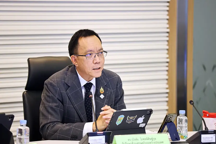 นายวโรทัย โกศลพิศิษฐ์กุล ที่ปรึกษาด้านเศรษฐกิจระหว่างประเทศ สำนักงานเศรษฐกิจการคลัง (สศค.)