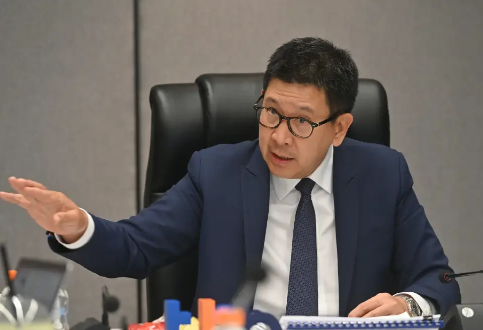 ร.เอกนิติ นิติทัณฑ์ประภาศ รองนายกรัฐมนตรี และรัฐมนตรีว่าการกระทรวงการคลัง