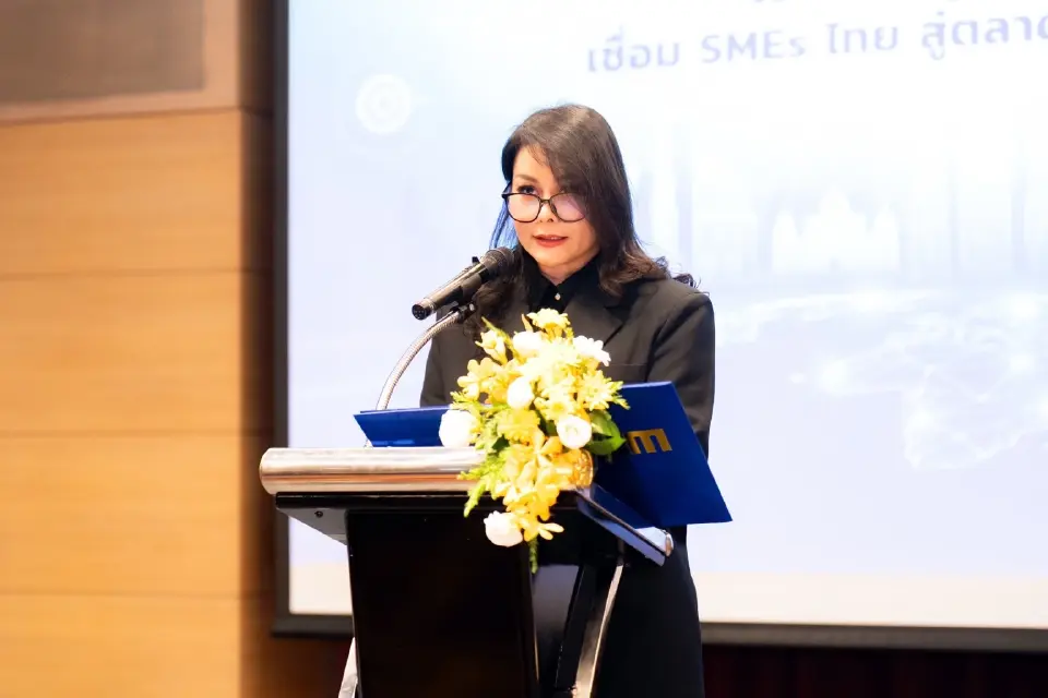 ดร.มีนา ภัทรนาวิก ผู้ช่วยกรรมการผู้จัดการ EXIM BANK 